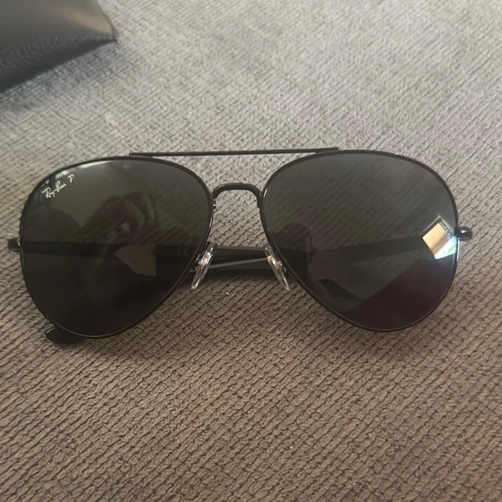 Ray-Ban Classic Black Aviator Sunglasses - Picture 1 of 2